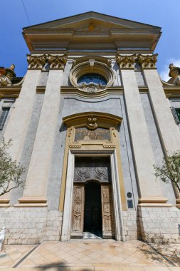 Eglise Saint Francois de Paule Paola Kilisesi tarihi Vieille Ville Eski Kasabası, Nice, Fransa. Latince bir yazı: 