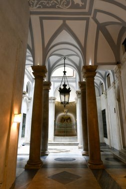 Genoa, İtalya 'da Piazza Luccoli' nin klasik avlusu..