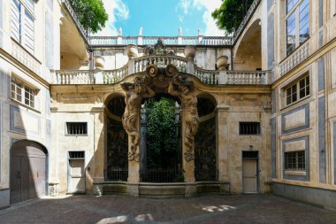 Cenova, İtalya - 29 Temmuz 2022: Liguria Cenova 'daki Via Garibaldi' de Palazzo Lomellino di Strada Nuova