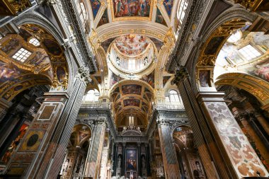 Cenova, İtalya - 30 Temmuz 2022: İtalya 'nın Cenova kentindeki İsa Kilisesi' nin (Chiesa del Gesu) manzarası.