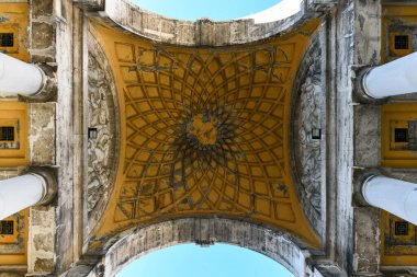 Zafer Kemeri. GENOA 'ya mesaj. SEÇE CİEO 'NUN SEA' DA YERLİKLERİN İÇİN ÇEKİMİNDE ÇALIŞIŞIYOR. SVPERBA İZLENDİR. MCMXV-MCMXVIII