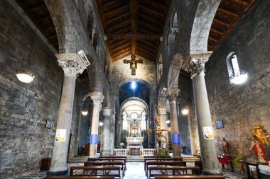 Cenova, İtalya - 1 Ağustos 2022: Cenova, İtalya 'nın tarihi merkezindeki San Donato Kilisesi.