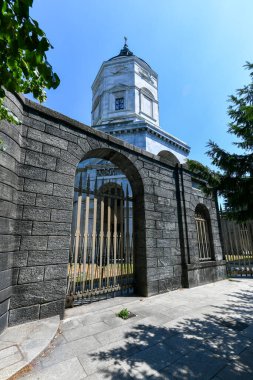 Zafer Tapınağı, Tempio della Vittoria, Birinci Dünya Savaşı sırasında İtalya için savaşırken ölen Milano vatandaşlarını anmaktadır..