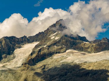 Zermatt, İsviçre 'deki Riffelberg' in kar, dağ ve buzullarından manzara.