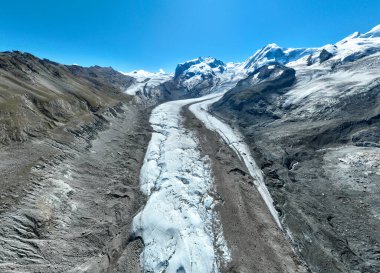 İsviçre Grand Tour ve İsviçre 'nin Zermatt şehrinde Matterhorn..