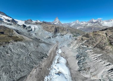 İsviçre Grand Tour ve İsviçre 'nin Zermatt şehrinde Matterhorn..