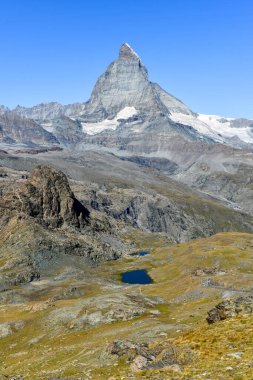 Yazın İsviçre, Zermatt 'taki Matterhorn' a yakın..