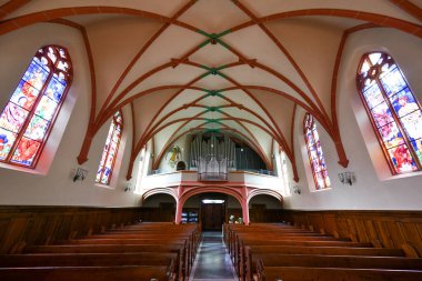 Interlaken, İsviçre - 14 Ağustos 2022: Interlaken Kalesi Kilisesi (Schlosskirche) - Interlaken, İsviçre