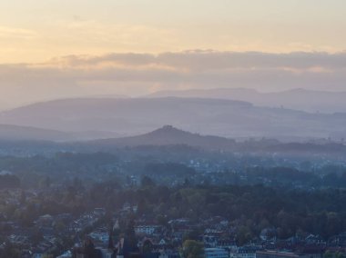 Sabahın erken saatlerinde İsviçre 'nin Bern kentinin hava manzarası.