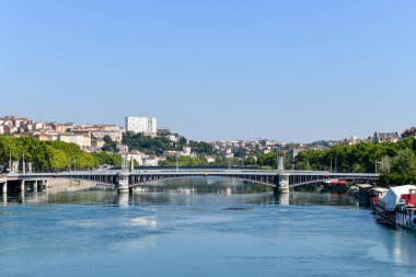 Lyon, Fransa - 16 Ağustos 2022: Pont Lafayette, Fransa 'nın Lyon kentindeki Rhone nehri üzerinde köprü.