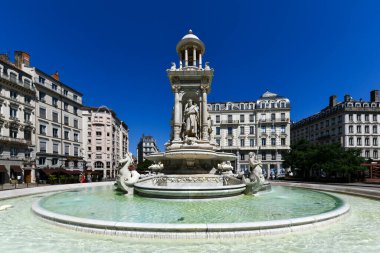 Lyon, Fransa - 16 Ağustos 2022: Fransa, Lyon 'daki Jacobin' in yerinde Çeşme