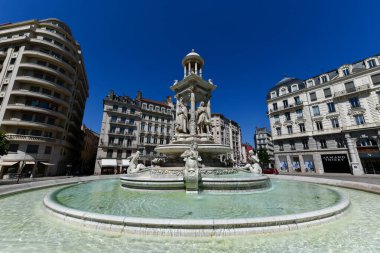 Lyon, Fransa - 16 Ağustos 2022: Fransa, Lyon 'daki Jacobin' in yerinde Çeşme