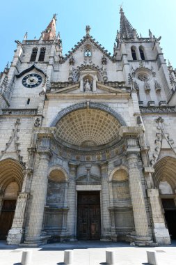 Saint-Nizier Kilisesi, Presque ile 'nin kalbinde yer alır, Lyon' daki en eski kiliselerden biridir..