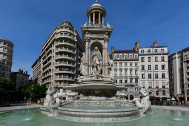 Lyon, Fransa - 18 Ağustos 2022: Fransa, Lyon 'daki Jacobin' in yerinde Çeşme