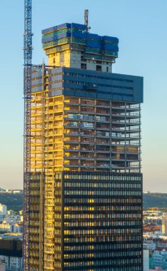 Tour To-Lyon, Fransa 'nın Lyon kentindeki La Part-Dieu iş bölgesinde inşa halinde olan karma amaçlı bir gökdelendir..