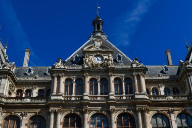 Palais de la Bourse ya da Palais du Commerce, Fransa 'nın Lyon kentindeki tarihi bir anıt.