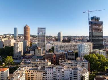 Lyon 'un iş bölgesinin havadan görünüşü ve Fransa' nın şehir silueti.