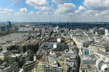 Saint Paul 's ve Central London nehir kıyısı binaları Büyük Britanya' nın yukarısından görülüyor..