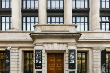 Londra Kensington 'daki bilim müzesine giriş.