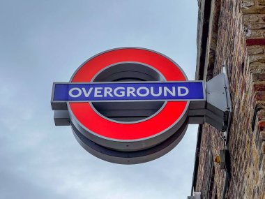 Londra, İngiltere - 30 Ağustos 2022: Hoxton, İngiltere 'deki Londra Geçidi tabelası.