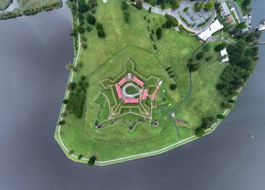 Fort McHenry, günümüzde Baltimore, Maryland 'de bulunan Locust Point' te bulunan tarihi bir Amerikan sahil kalesi..