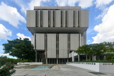 Florida 'daki Fort Lauderdale Belediye Binası. 1969 'da Brutalist stilde inşa edildi..