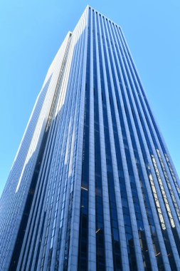 New York City - 1 Ocak 2023: GM Binası, New York 'ta 50 katlı bir ofis kulesidir. Bina, Manhattan 'da koca bir bloğu kaplayan birkaç binadan biri..