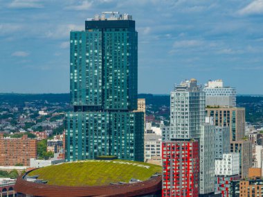 Brooklyn, New York - 12 Aralık 2023: Brooklyn, New York 'taki Barclays Center' ın havadan görünüşü.