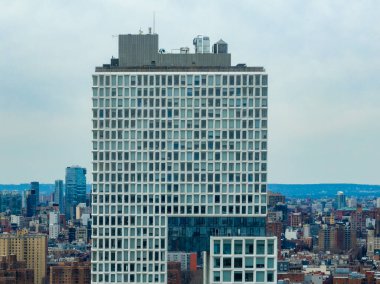 Havadan bakıldığında New York 'un Williamsburg mahallesinde Manhattan arka planda..