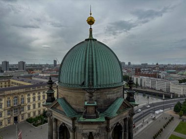 Berlin, Almanya 'nın merkezindeki Berliner Dom' dan şehir manzarası.