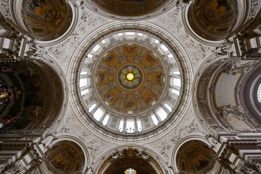 Berlin, Almanya - 5 Haziran 2024: Berlin, Almanya 'da Berliner Dom' un İç Kesimi.