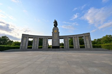 Berlin 'deki Sovyet Savaş Anıtı, Tiergarten, Almanya. Berlin, Almanya 'daki Sovyet Askerlerinin Anıtı.