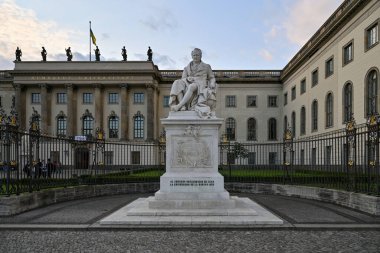 Humboldt Üniversitesi Berlin 'de Unter den Linden Bulvarı, Almanya.