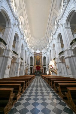Dresden, Almanya - 9 Haziran 2023: Kutsal Üçlemenin Dresden Katedrali (Kathedrale Sanctissimae Trinitatis)