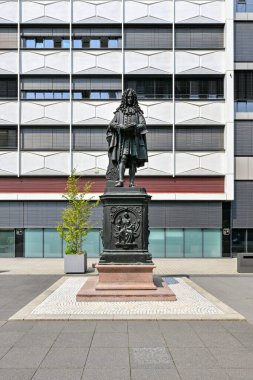 Alman bilim adamı ve filozof Gottfried Wilhelm Leibniz 'in anıtı. Leipzig Konsepti Eğitimi