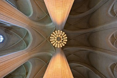 Kopenhag, Danimarka - 16 Haziran 2023: Grundtvig Kilisesi Kopenhag 'ın Bispebjerg bölgesinde yer almaktadır. Bu dışavurumcu kilise mimarisinin nadir bir örneğidir..