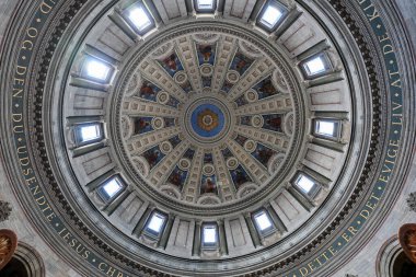 Kopenhag, Danimarka - 16 Temmuz 2023: Kopenhag, Danimarka 'daki Frederik Kilisesi. Halk arasında 