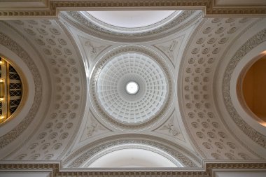 Kopenhag, Danimarka - 15 Temmuz 2023 Christiansborg Slotskirke (Kilise) binası Christiansborg Sarayı. Klasik Büyük Avrupa mimari tasarımları.