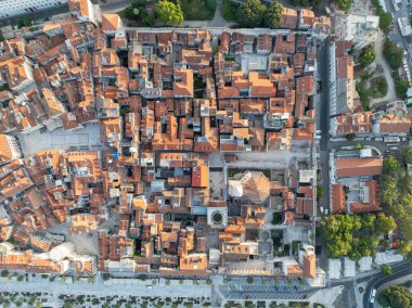Hırvatistan 'ın eski Split kentinin hava manzarası.
