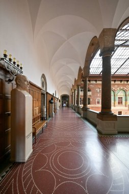 Kopenhag, Danimarka - 17 Haziran 2023: Kopenhag Belediye Binası İçişleri. Danimarka 'daki Tarihi Belediye Binası. Kopenhag 'ın merkezindeki Meydan' da bulunan Kobenhavns binası..