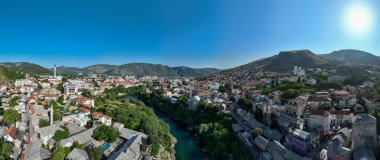 Koski Mehmed Paşa Camii, 1617-1619 yılları arasında Genel Vali Koski Mehmed Paşa 'nın emriyle inşa edilmiştir. 28 metre yükseklikte olup, 78 adımla minareyi kuşatmıştır.