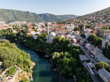 Koski Mehmed Paşa Camii, 1617-1619 yılları arasında Genel Vali Koski Mehmed Paşa 'nın emriyle inşa edilmiştir. 28 metre yükseklikte olup, 78 adımla minareyi kuşatmıştır.