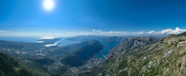 Kotor Karadağ Koyu 'nun hava manzarası