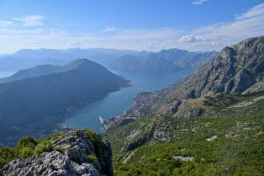 Lovcen, Karadağ 'ın güneybatısında Çetince yakınlarında yer alan bir dağ ve ulusal park..