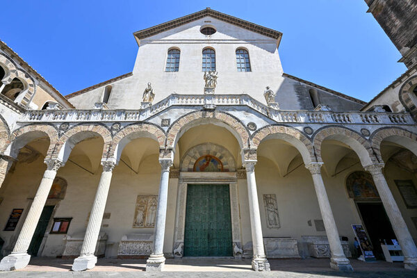 Салерно, Италия - 4 августа 2023 года: Salerno Cathedrale or Cathedrale of Saint Matthew and Saint Gregory the Gregory Great (Cattedrale di San Matthee San Gregorio Magno)).