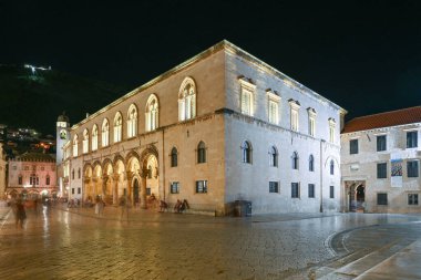 Dubrovnik, Hırvatistan - 27 Haziran 2023: Hırvatistan 'ın eski Dubrovnik kentindeki Rektör Sarayı' nın akşam manzarası