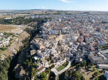 İtalya 'nın Puglia, Bari kentindeki pitoresk İtalyan kasabası Gravina' daki antik Santa Maria Assunta katedrali..