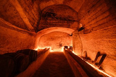 Gravina Puglia, İtalya - 8 Ağustos 2023: Gravina Underground (Gravina Sotterranea) Puglia, İtalya.