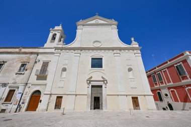 Sasso Barisano 'da bulunan ve 1593 yılında inşa edilen Sant Agostino Manastırı, aynı isimli kiliseyle birlikte San Giuliano' nun antik taş mahzenine inşa edilmiştir.