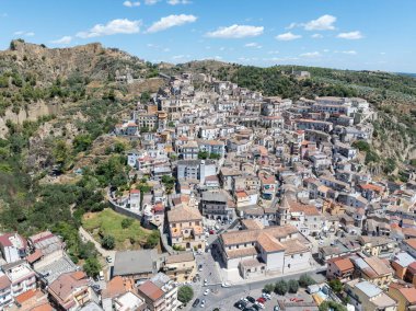 İtalya 'nın Matera ilindeki Tursi köyünün hava manzarası.